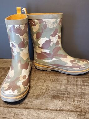 George Kids Camo Rain Boots in Green, Brown, Cream